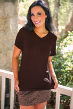 Cargar imagen en el visor de la galería, Jess Lea Basic Tee- Chocolate