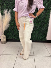 Load image into Gallery viewer, Emerlyn Risen Jeans