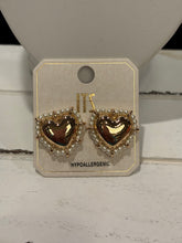 Load image into Gallery viewer, Pearl Heart Stud Earrings
