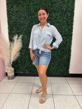 Cargar imagen en el visor de la galería, Glitzy Risen Shorts
