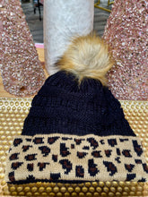 Cargar imagen en el visor de la galería, Leopard Beanie with Fuzz
