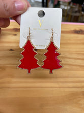 Cargar imagen en el visor de la galería, Gold Hardware Christmas Tree Earrings
