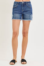 Cargar imagen en el visor de la galería, Flower Risen Shorts
