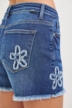 Cargar imagen en el visor de la galería, Flower Risen Shorts
