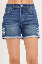 Cargar imagen en el visor de la galería, Flower Risen Shorts
